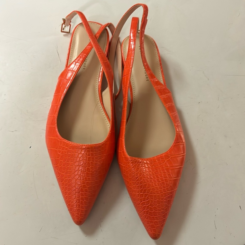 Croco embossing infuses the Bevelyn flat slingback with an intricately textured